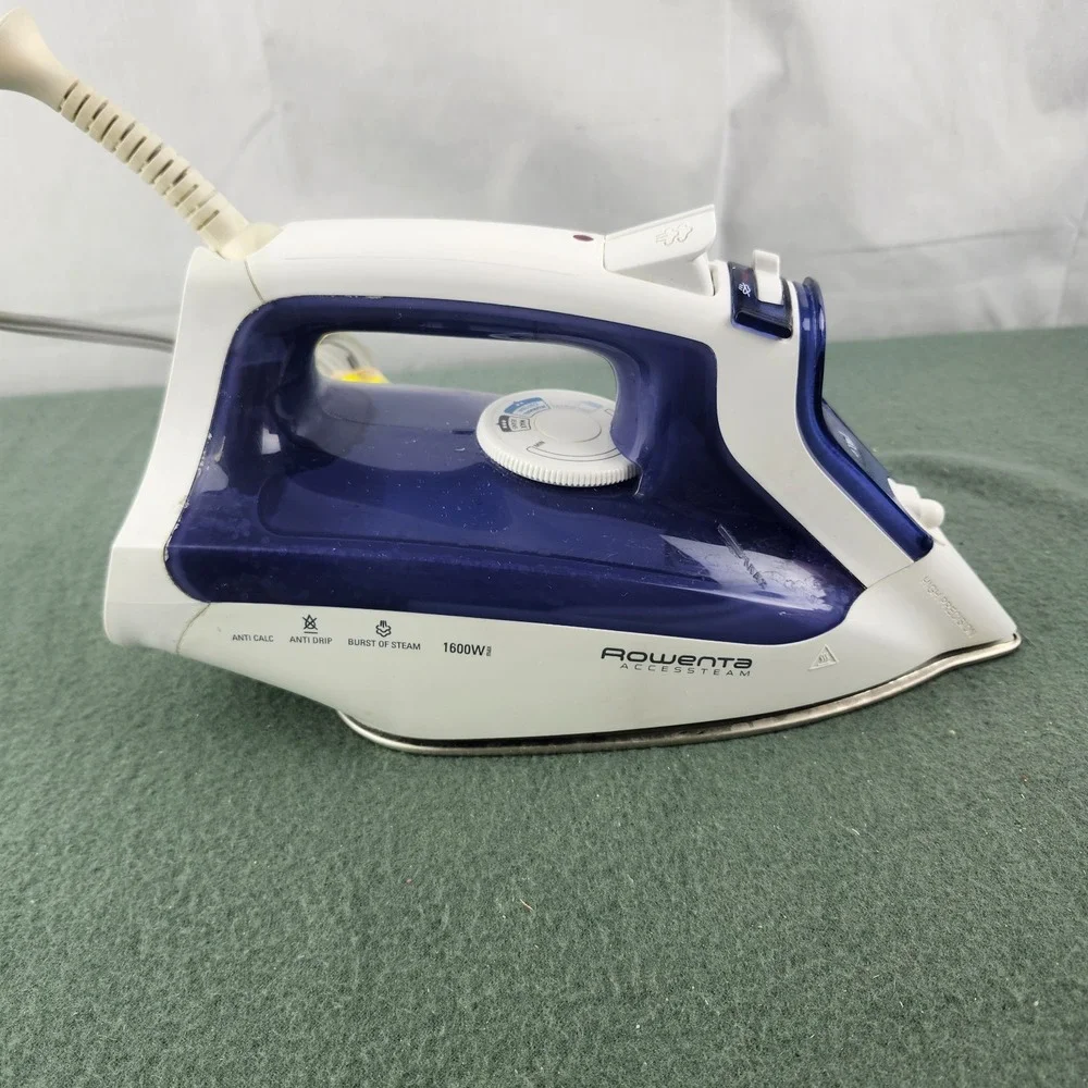 Rowenta DW2170 Accessteam 1600-Watt‎ Steam Iron Stainless Steel Clean Soleplate
